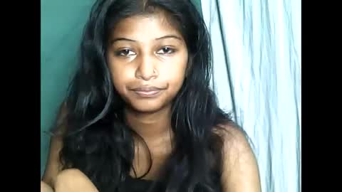 Snapshot of elynah195043 chatting on May 25, 2026, 8:04 pm elynah195043 online show from May 25, 2026, 8:04 pm
