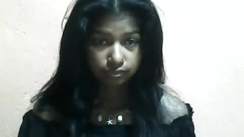 Snapshot of elynah195043 chatting on August 5, 2026, 10:18 am elynah195043 online show from August 5, 2026, 10:18 am