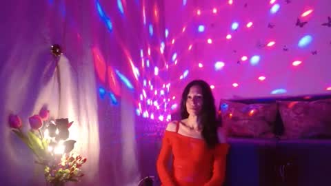 Elisa online show from July 17, 2026, 9:08 pm