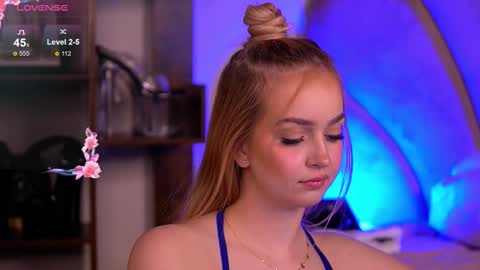 ElysaWetxx online show from March 11, 2025, 8:52 am