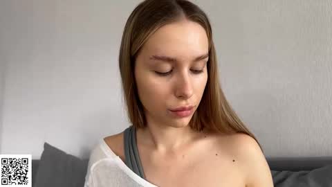 Elysia online show from October 21, 2025, 9:54 am