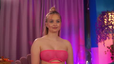 Elyssa online show from November 26, 2025, 8:54 pm