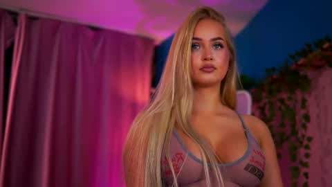Elyssa online show from July 3, 2026, 7:09 pm