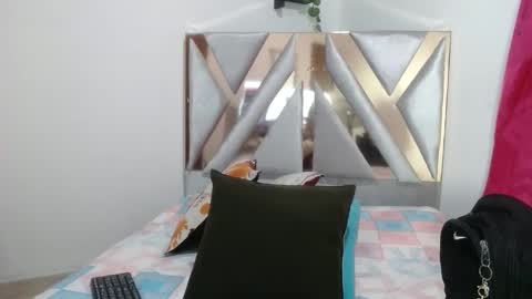 ElyThonsom online show from February 5, 2026, 12:21 pm