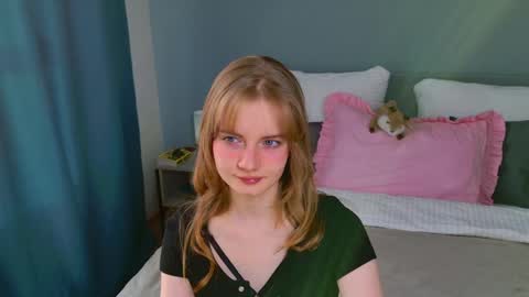 Snapshot of elza_hofffman chatting on April 16, 2026, 3:46 pm Chloyka online show from April 16, 2026, 3:46 pm