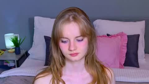 Snapshot of elza_hofffman chatting on April 16, 2026, 10:01 pm Chloyka online show from April 16, 2026, 10:01 pm