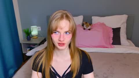 Snapshot of elza_hofffman chatting on April 19, 2026, 5:56 pm Chloyka online show from April 19, 2026, 5:56 pm