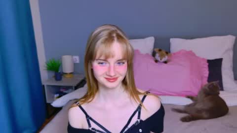 Snapshot of elza_hofffman chatting on April 19, 2026, 6:10 pm Chloyka online show from April 19, 2026, 6:10 pm