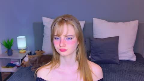 Snapshot of elza_hofffman chatting on April 23, 2026, 6:43 pm Chloyka online show from April 23, 2026, 6:43 pm