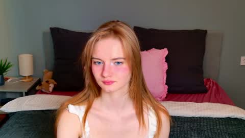 Snapshot of elza_hofffman chatting on April 29, 2026, 5:30 pm Chloyka online show from April 29, 2026, 5:30 pm