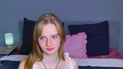Snapshot of elza_hofffman chatting on April 30, 2026, 8:57 pm Chloyka online show from April 30, 2026, 8:57 pm