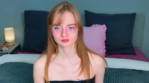 Snapshot of elza_hofffman chatting on May 4, 2026, 4:25 pm Chloyka online show from May 4, 2026, 4:25 pm