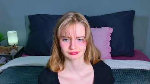 Snapshot of elza_hofffman chatting on May 7, 2026, 7:19 pm Chloyka online show from May 7, 2026, 7:19 pm