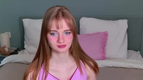 Snapshot of elza_hofffman chatting on May 14, 2026, 6:04 pm Chloyka online show from May 14, 2026, 6:04 pm