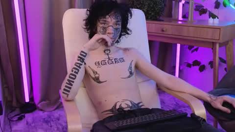 Snapshot of em0_b0y chatting on February 1, 2026, 2:59 pm em0_b0y online show from February 1, 2026, 2:59 pm