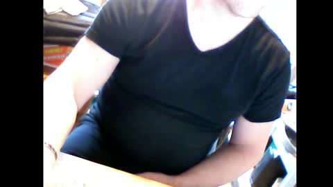 Em online show from April 1, 2026, 9:10 am