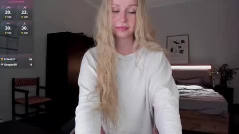 Emilie online show from September 13, 2025, 4:40 pm