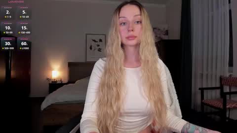 Emilie online show from November 6, 2025, 4:41 pm