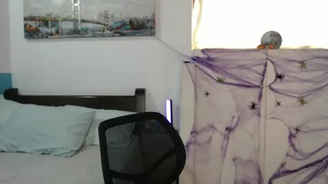 Snapshot of ema_gray8 chatting on October 20, 2025, 1:00 pm Salome online show from October 20, 2025, 1:00 pm