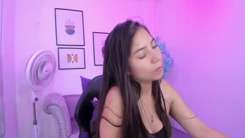 Snapshot of ema_louisx chatting on December 4, 2024, 11:52 am Ema louisx online show from December 4, 2024, 11:52 am