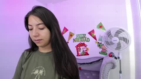 Snapshot of ema_louisx chatting on December 28, 2024, 11:52 am Ema louisx online show from December 28, 2024, 11:52 am