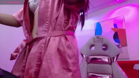 Snapshot of ema_louisx chatting on October 19, 2025, 12:39 pm Ema louisx online show from October 19, 2025, 12:39 pm