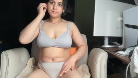 Snapshot of ema_lov3 chatting on October 23, 2025, 2:55 am Ema Love online show from October 23, 2025, 2:55 am