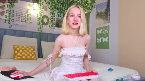 Snapshot of emacalim_ chatting on October 11, 2025, 12:04 pm Emma online show from October 11, 2025, 12:04 pm