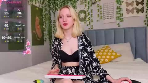 Snapshot of emacalim_ chatting on December 5, 2025, 12:03 pm Emma online show from December 5, 2025, 12:03 pm