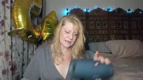 Snapshot of emberpheonixxx chatting on November 20, 2025, 4:23 am Ember Pheonixxx online show from November 20, 2025, 4:23 am