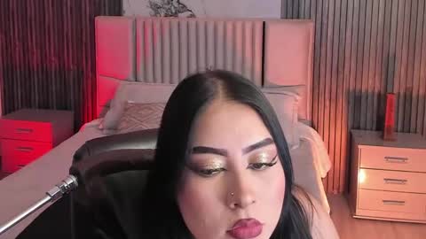 Snapshot of emberrvelvet chatting on April 1, 2026, 4:02 am Ember Velvet online show from April 1, 2026, 4:02 am