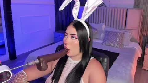 Snapshot of emberrvelvet chatting on April 5, 2026, 4:31 am Ember Velvet online show from April 5, 2026, 4:31 am