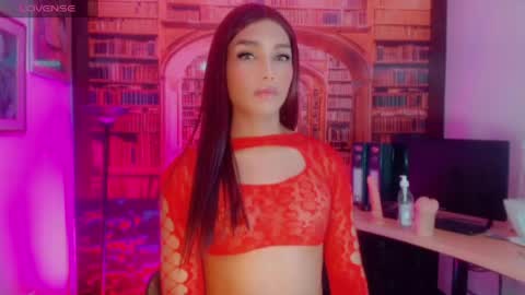 Snapshot of emeli_roushot chatting on May 13, 2026, 11:29 am Emeli online show from May 13, 2026, 11:29 am