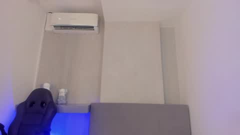 emelie_89 online show from December 15, 2024, 10:04 pm