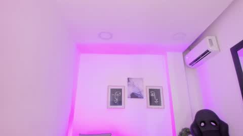emelie_89 online show from December 17, 2024, 11:49 am