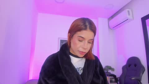 emelie_89 online show from December 29, 2024, 11:50 pm