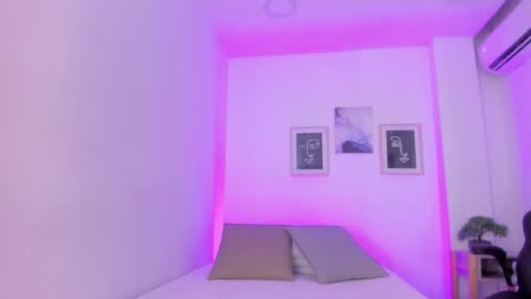 emelie_89 online show from December 30, 2024, 1:14 pm