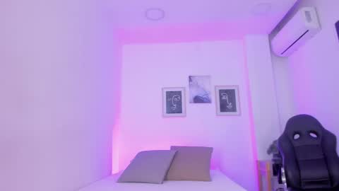 emelie_89 online show from January 10, 2025, 11:43 am
