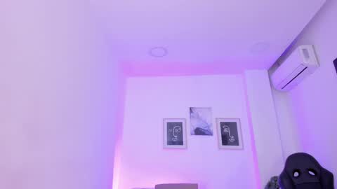 emelie_89 online show from February 4, 2025, 12:33 pm