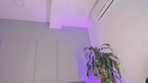 emelie_89 online show from October 28, 2025, 9:35 am