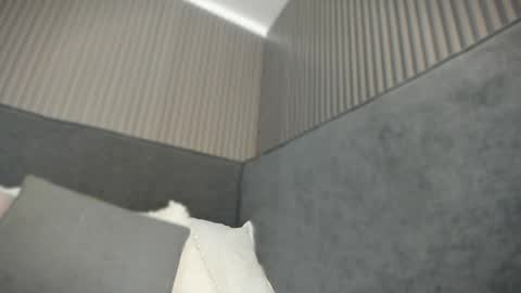 emelie_89 online show from May 2, 2026, 11:37 am
