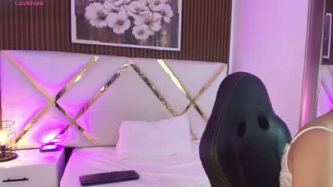 Emily  online show from May 10, 2026, 4:39 am