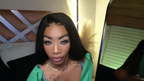 Snapshot of emely_brandon_ chatting on January 25, 2025, 12:27 am anyelii online show from January 25, 2025, 12:27 am