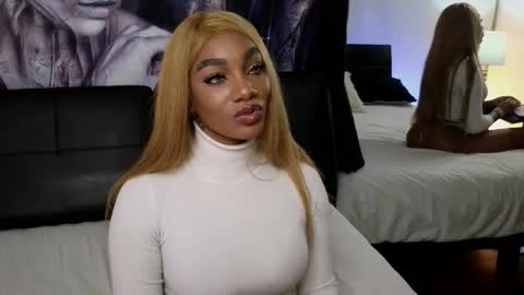 anyelii  online show from November 18, 2025, 3:34 am