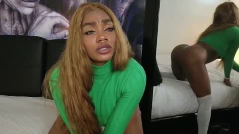 anyelii  online show from November 28, 2025, 4:37 am