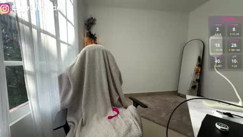 Snapshot of emely_dolce chatting on August 7, 2026, 12:40 pm ana online show from August 7, 2026, 12:40 pm