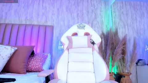 Snapshot of emely_florence_ chatting on May 18, 2026, 7:20 pm Emely Florence online show from May 18, 2026, 7:20 pm