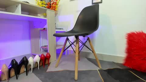 Snapshot of emely_garcia chatting on September 26, 2025, 2:43 pm Emely online show from September 26, 2025, 2:43 pm