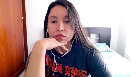 Snapshot of emely_sexx chatting on February 3, 2025, 6:28 pm emely_sexx online show from February 3, 2025, 6:28 pm