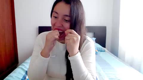 Snapshot of emely_sexx chatting on October 16, 2025, 6:31 pm emely_sexx online show from October 16, 2025, 6:31 pm